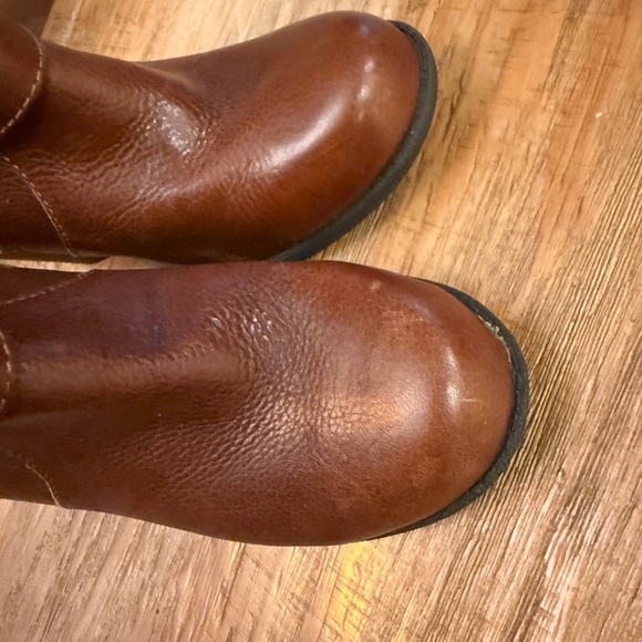 boc Brown Heeled Boots with Chunky Heel and Buckle Straps - Picture 2 of 6